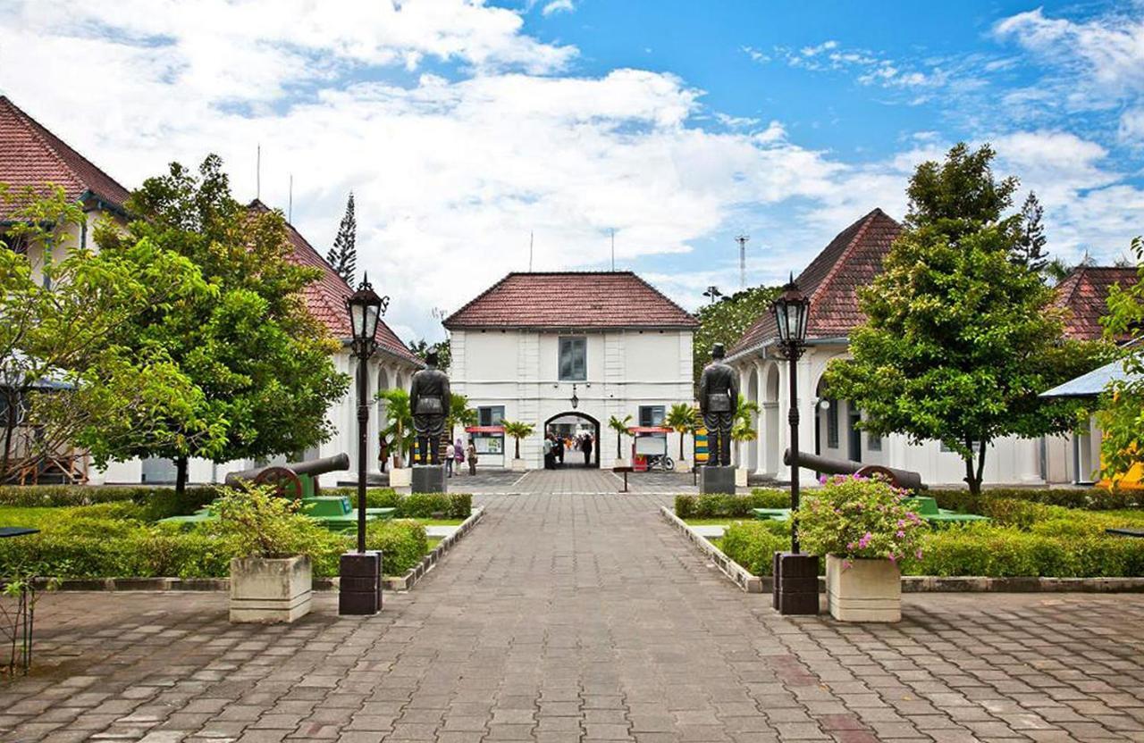 Mitra Hotel Джок'якарта Екстер'єр фото